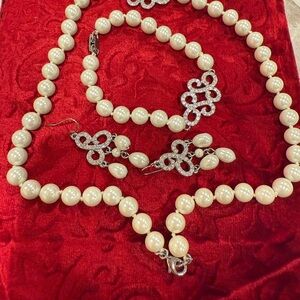 Cream Pearl Necklace with Silver Clasp and Matching Bracelet